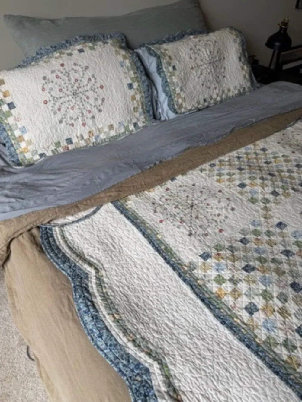 Nostalgia Home Emily Quilt Set with Matching Pillow Shams
